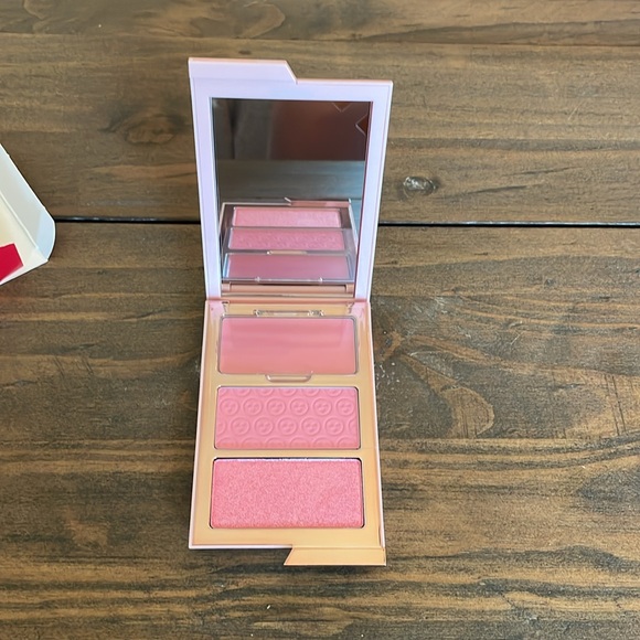 O/S One Size Cheek Clapper Attention Seeker 3D Blush Trio NIB - Picture 8 of 8